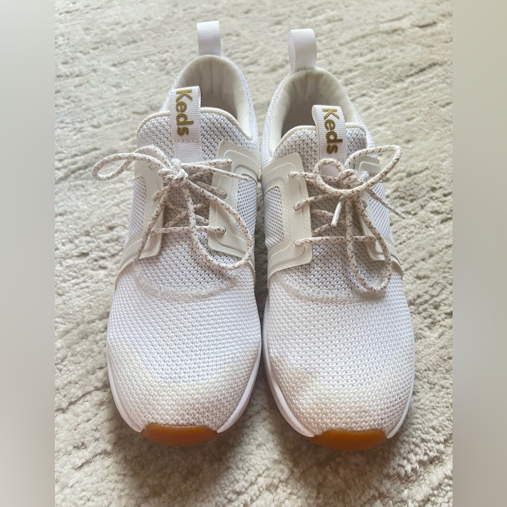Last weekend to buy! 🩷 Keds dream foam White Sneakers with Gold Accents size 6